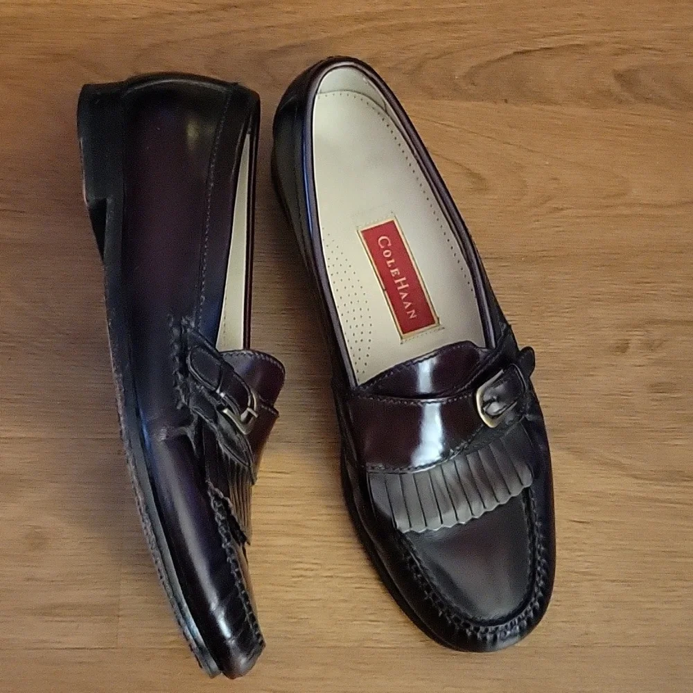 COLE HAAN City burgundy leather pinch kiltie loafers gold buckle 10 D Excellent